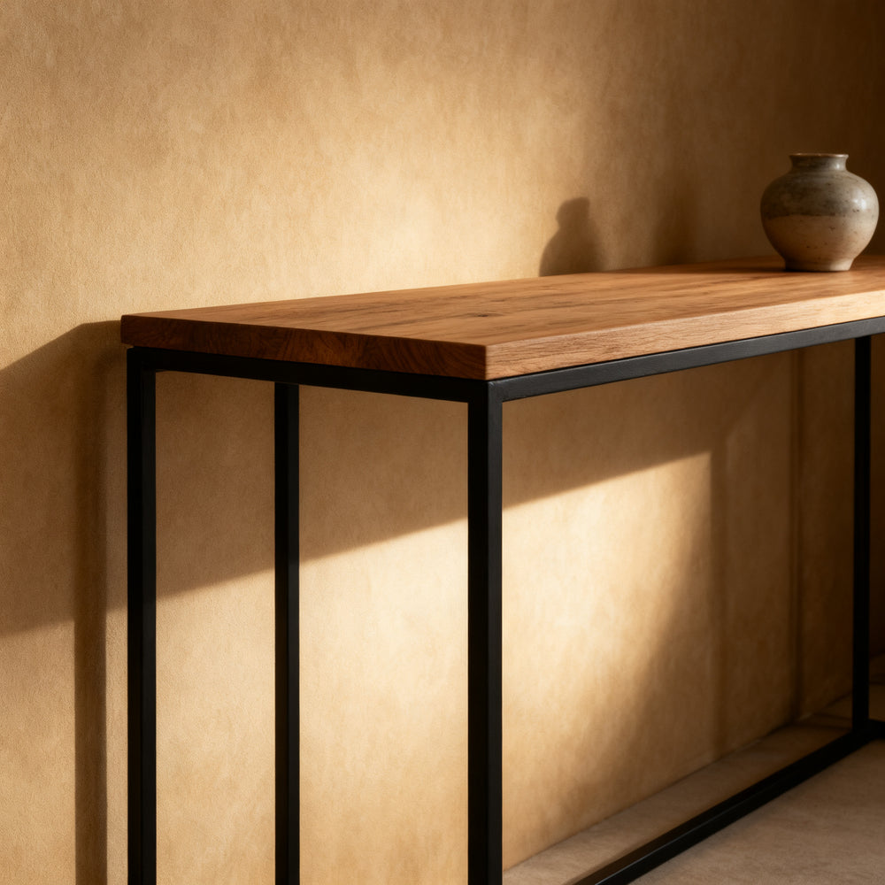 Dettaglio della struttura in metallo e del piano in legno